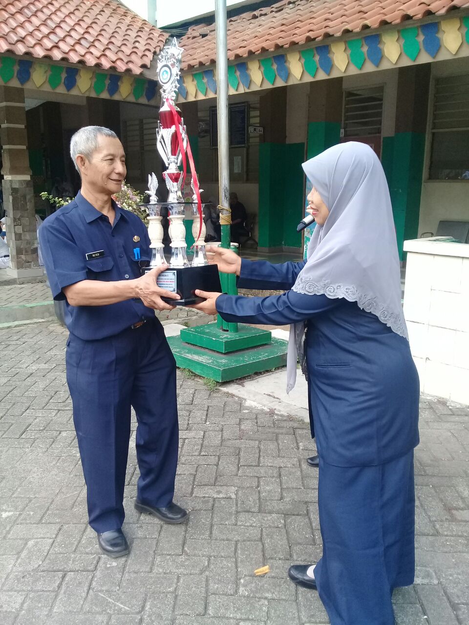 Juara Olimpiade Guru (Ida Nurdawati) mapel BHS.Indonesia se Jaksel tahun 2017