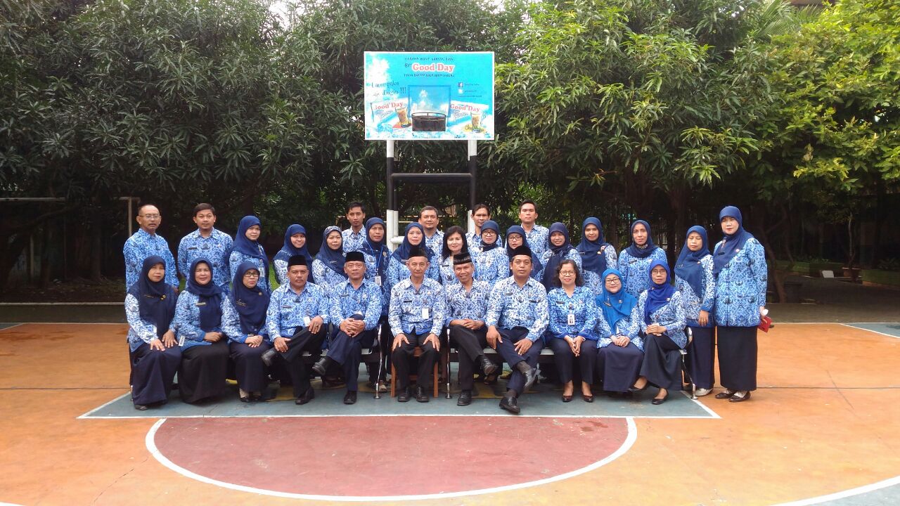 Kepala Sekolah, Wakil Kepala Sekolah beserta Staff Sekolah SMPN 57 Jakarta