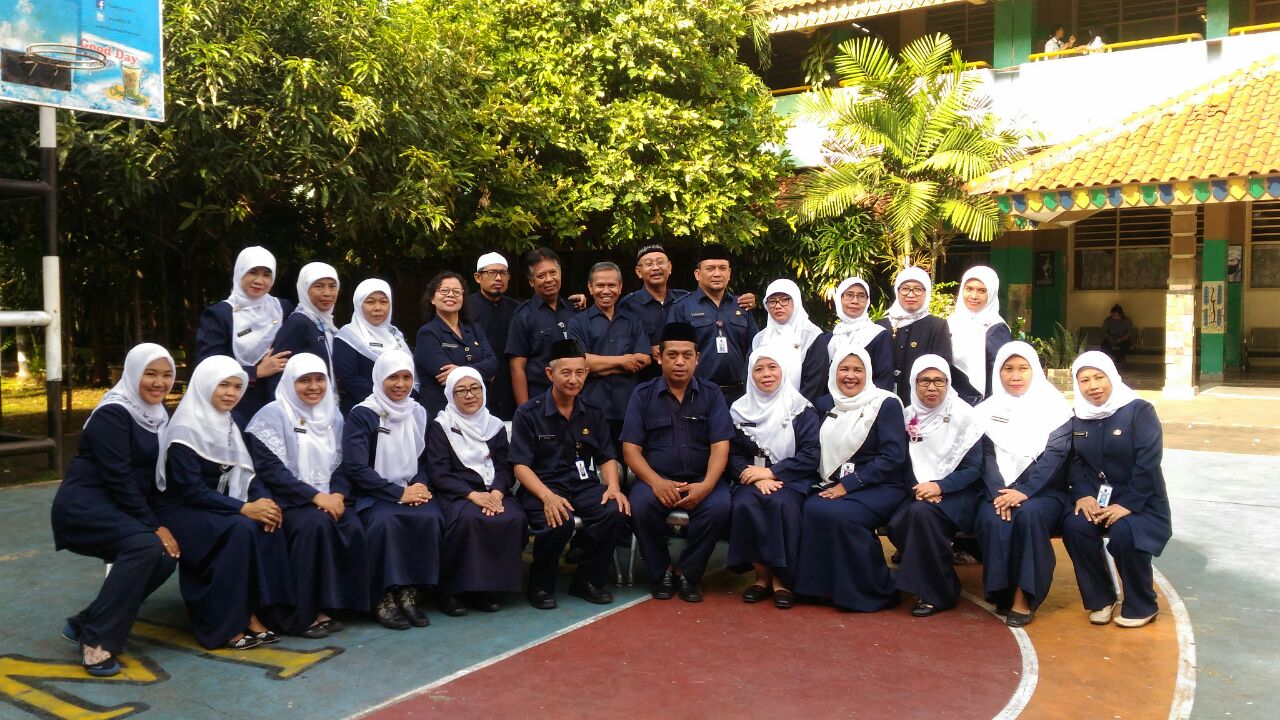 Kepala Sekolah, Wakil Kepala Sekolah beserta Staff Sekolah SMPN 57 Jakarta